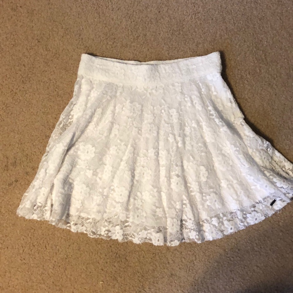 White lace mini skirt. Size M. Barely worn